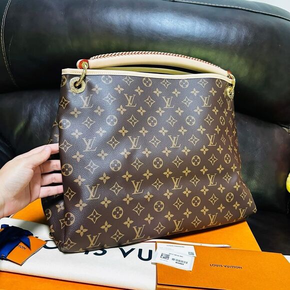 Brand New Louis Vuitton Artsy Hobo Bag - Picture 8 of 15